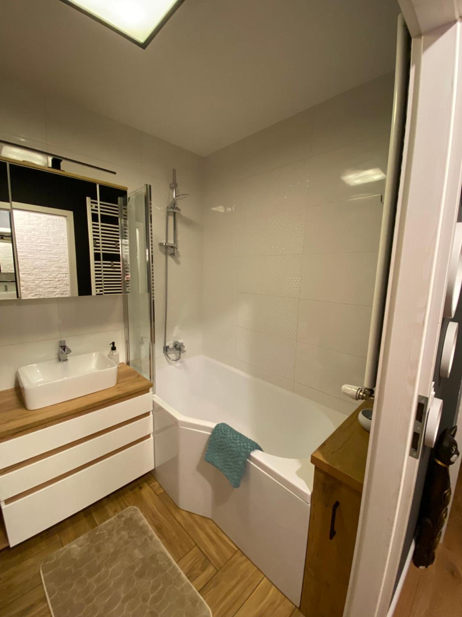 Dim Szpitalna Apartment *